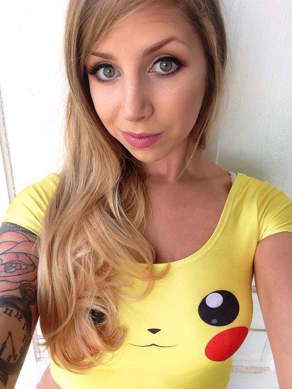 [Image: Ryan-Riesling-topless-naked-nude.jpg]