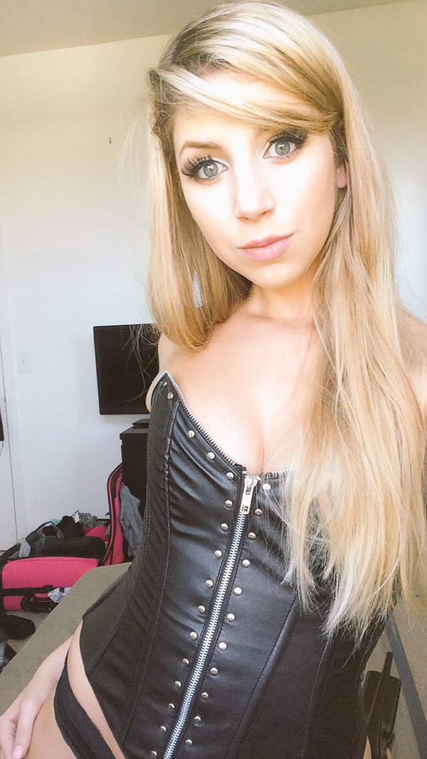 [Image: Ryan-Riesling-topless-naked-nude_15.jpg]