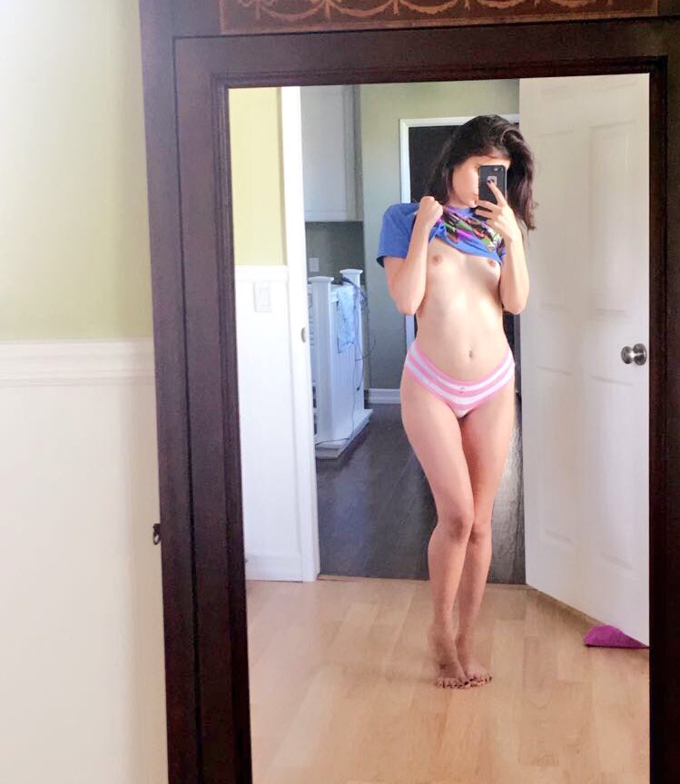 [Image: Salena-Storm-topless-naked-nude_17.jpg]