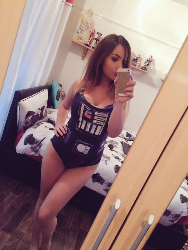 [Image: SamHModel_7.jpg]