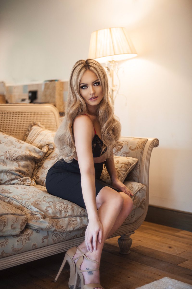 [Image: Sara-Lou-topless-naked-nude_13.jpg]