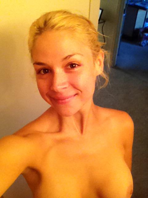 [Image: Sarah-Vandella-naked-selfie_1.jpg]