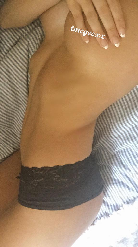 [Image: Sascha-Mcgee-sexy-selfie_18.jpg]