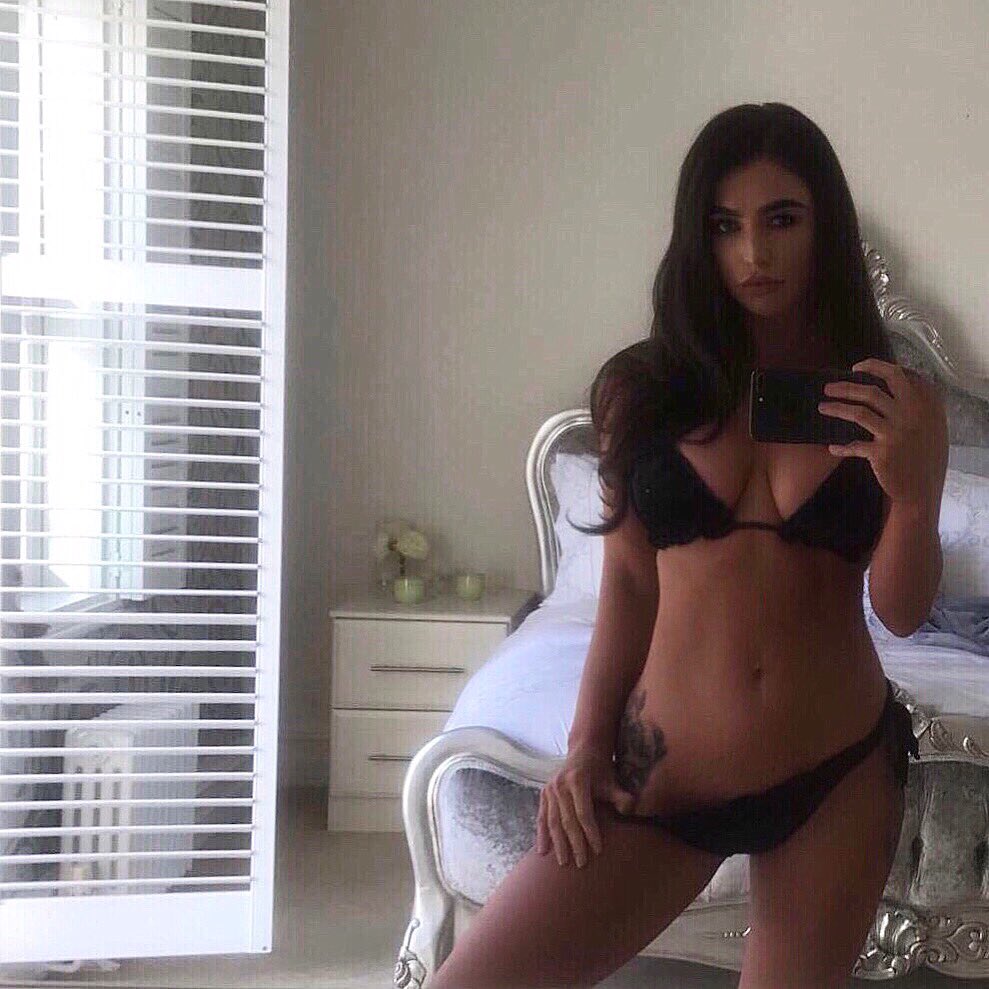 [Image: ScarletBouvier_23.jpg]