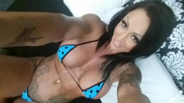 [Image: SexyAshtonBlake.jpg]