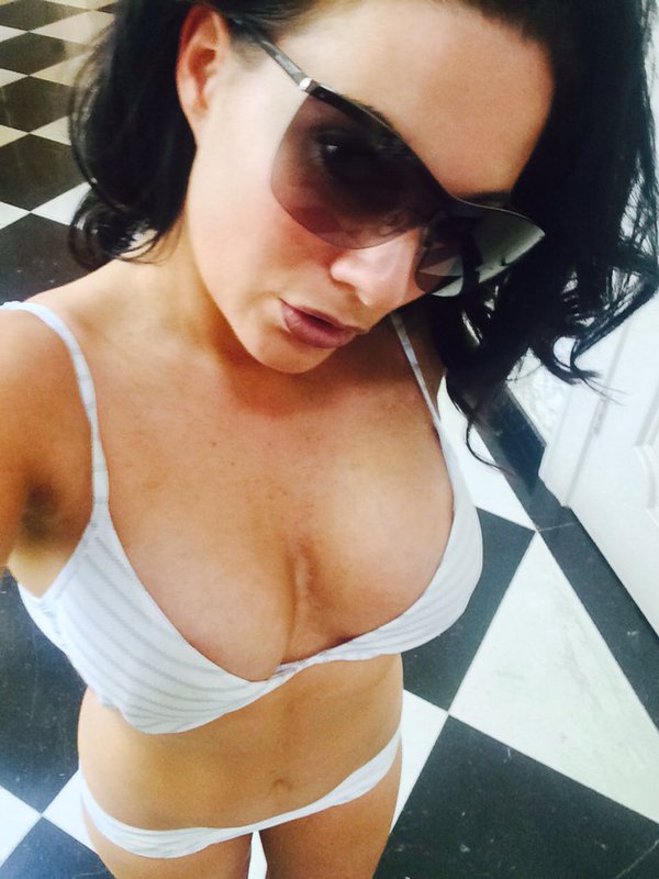 [Image: Sienna-Knight-naked-selfie_13.jpg]