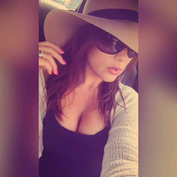 [Image: Siobhan-Jones-topless-naked-nude_10.jpg]