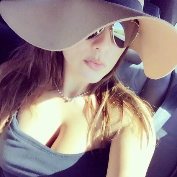 [Image: Siobhan-Jones-topless-naked-nude_30.jpg]