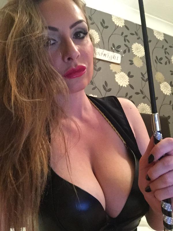 [Image: Sophia-Delane-naked-selfie_10.jpg]