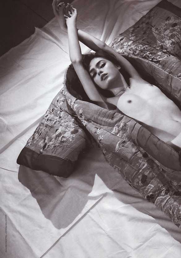 [Image: Sophie-Vlaming-topless-naked-nude_1.jpg]
