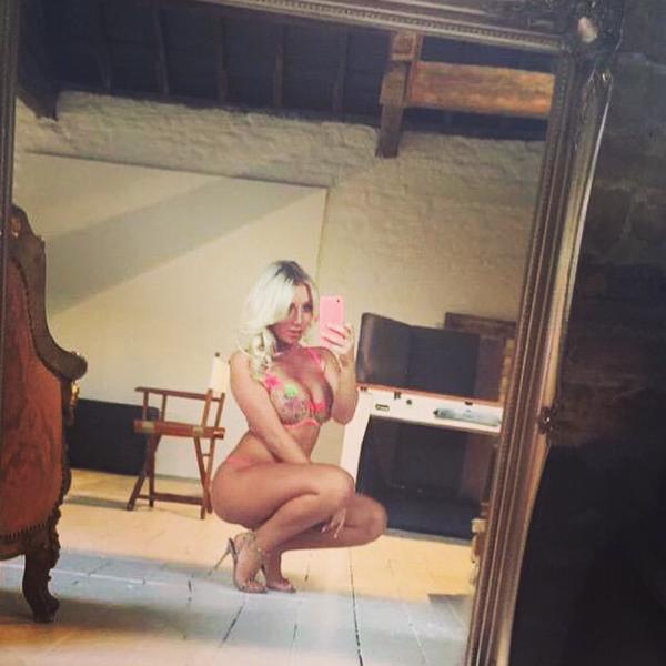 [Image: StaceyRobyn__3.jpg]