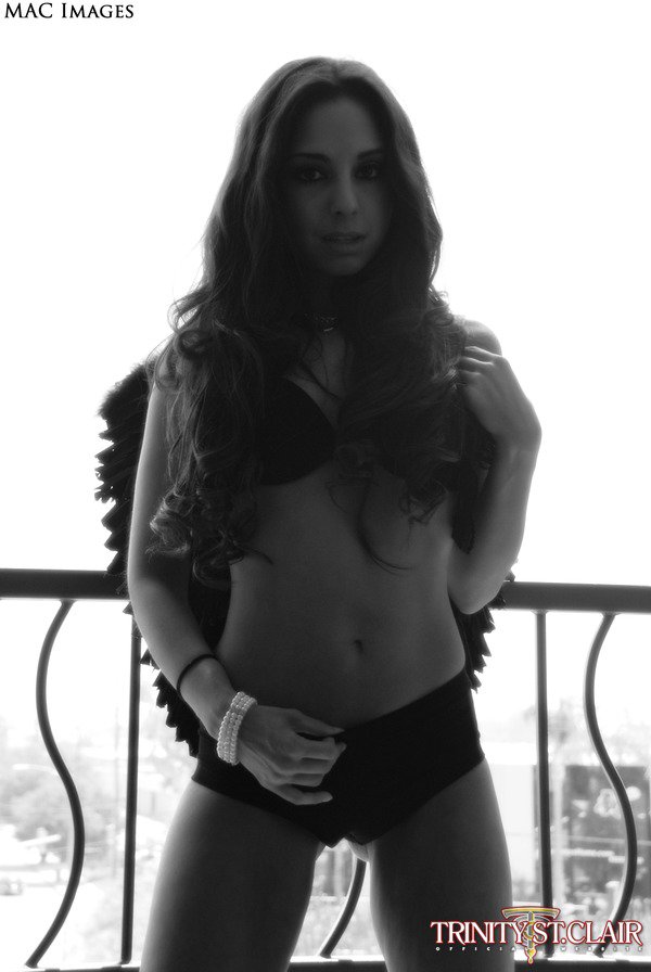 [Image: Trinity-St-Clair-topless-naked-nude_8.jpg]