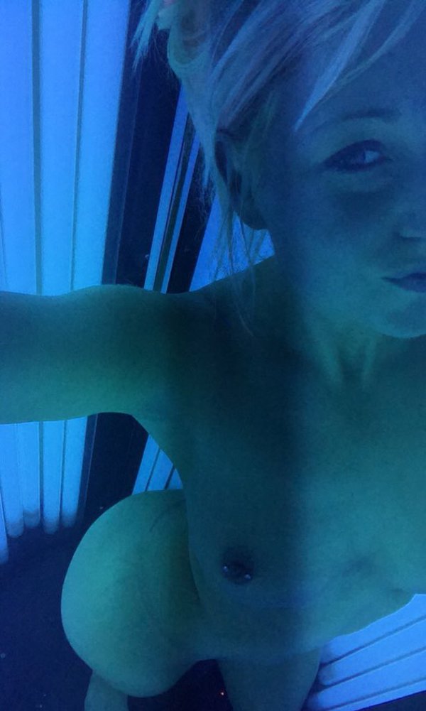 [Image: Valerie-White-topless-naked-nude_10.jpg]