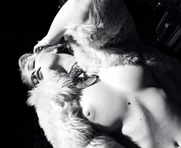 [Image: Valerie-van-der-Graaf-Topless-Naked-Nude_3.jpg]