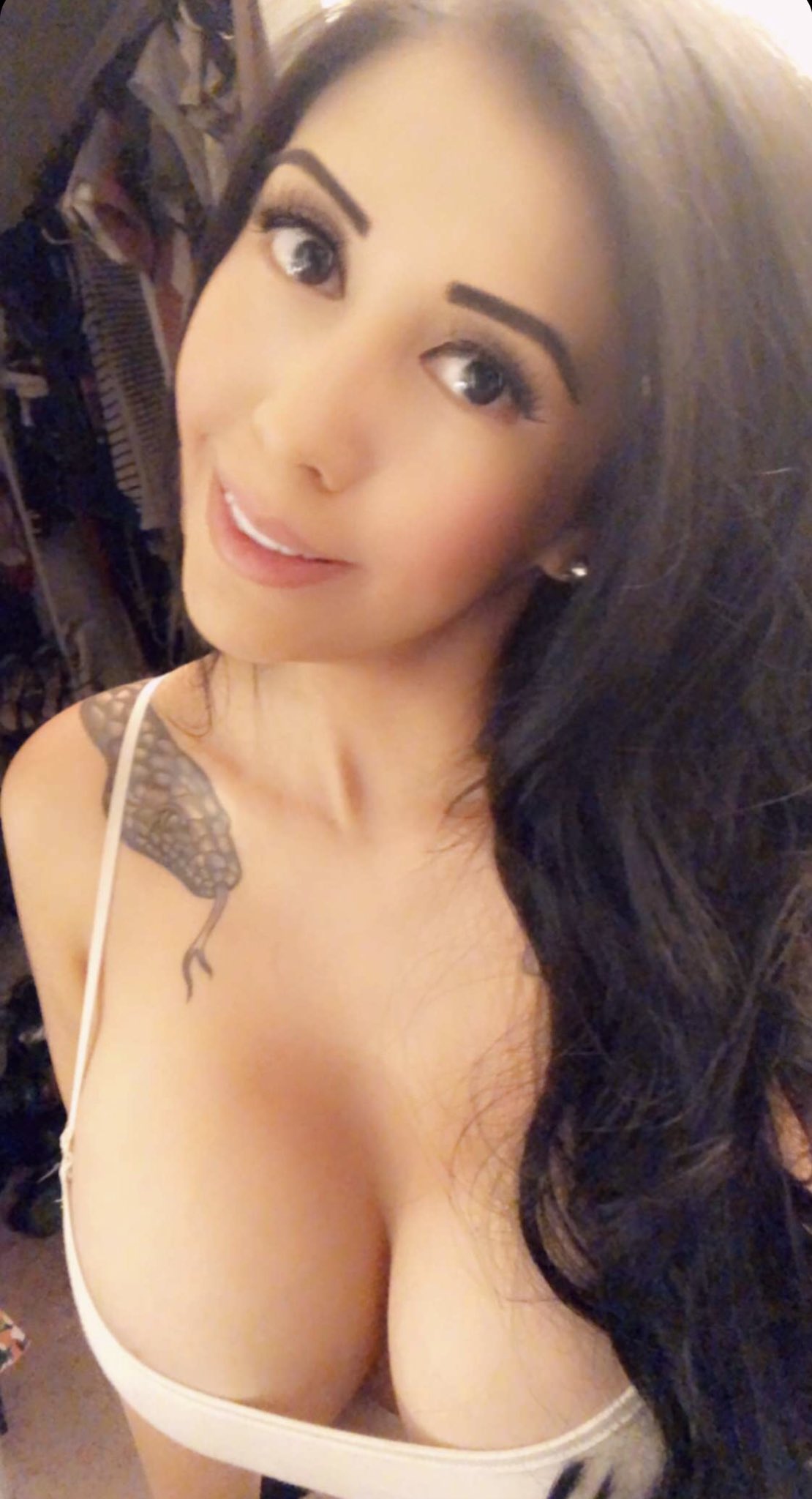 [Image: VeeVonSweets_2.jpeg]