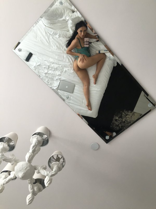 [Image: Vicki-Chase-topless-naked-nude_3.jpg]