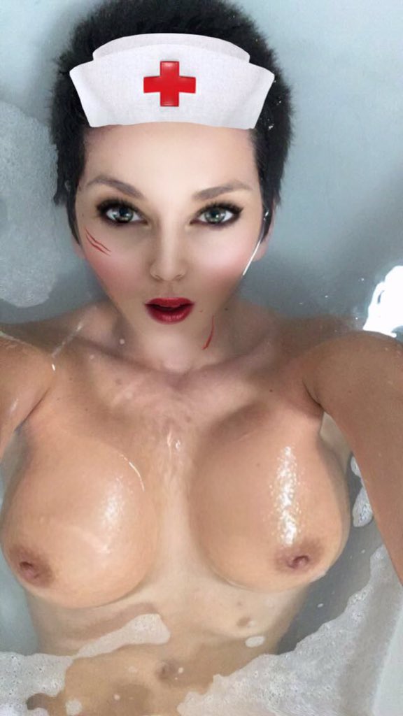 [Image: VickybModel.jpg]