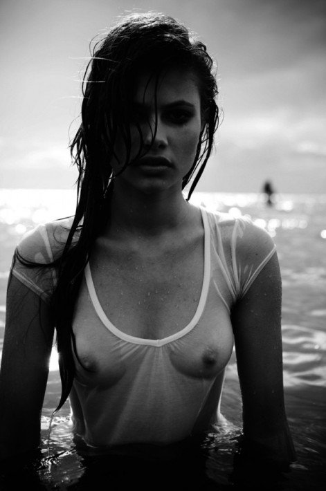 [Image: Yara-Khmidan-topless-naked-nude_31.jpg]