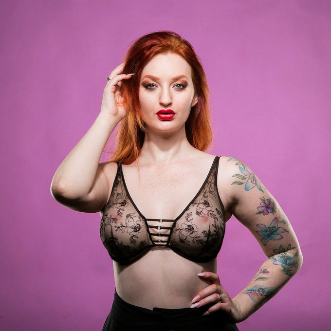 [Image: ZaraDuRose2.jpeg]