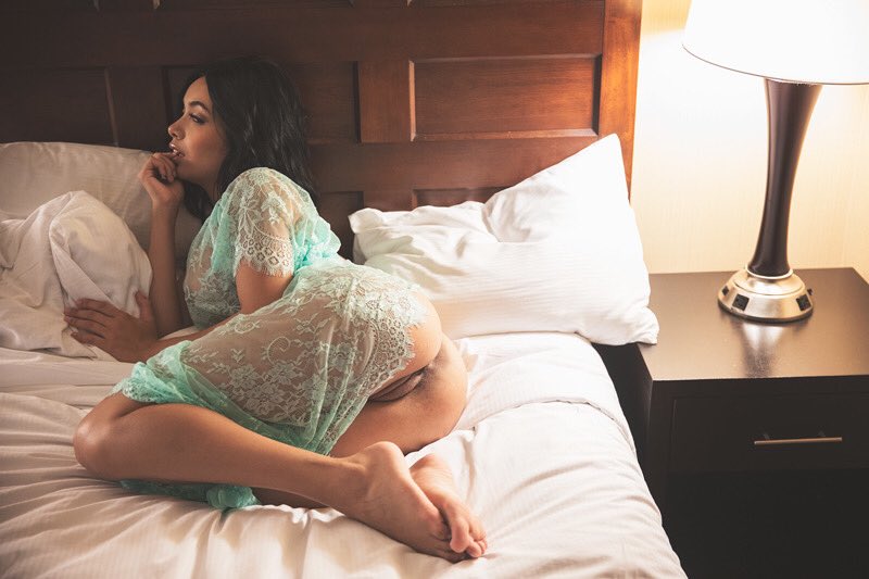 [Image: aaliyahhadidxo_11.jpg]