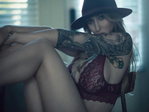 [Image: alyssa-barbara-topless-naked-nude_15.jpg]