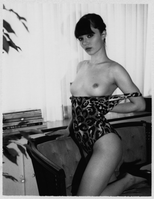 [Image: amy-hood-topless-naked-nude_8.jpg]