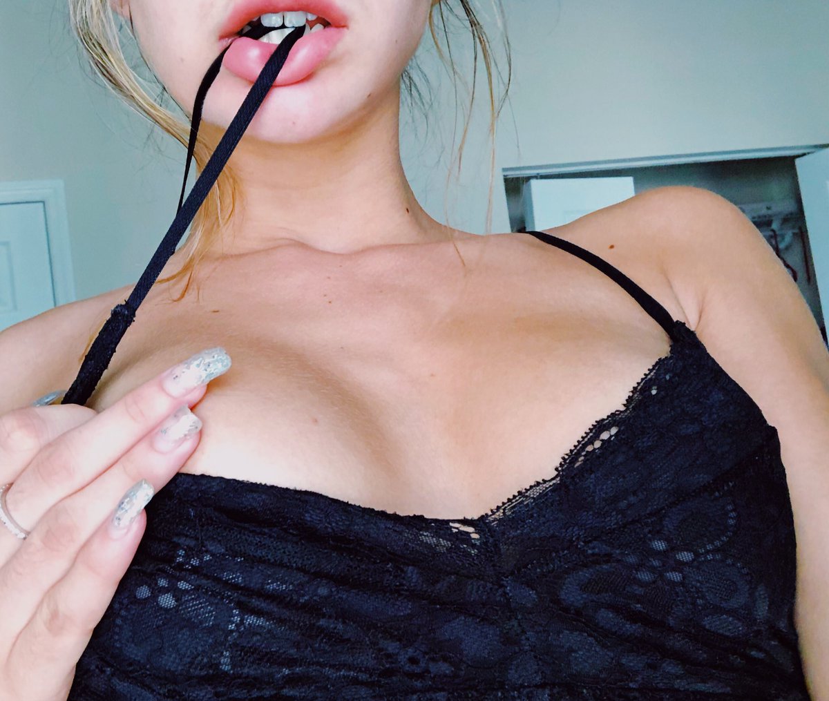 [Image: anaroseofficial_3.jpg]