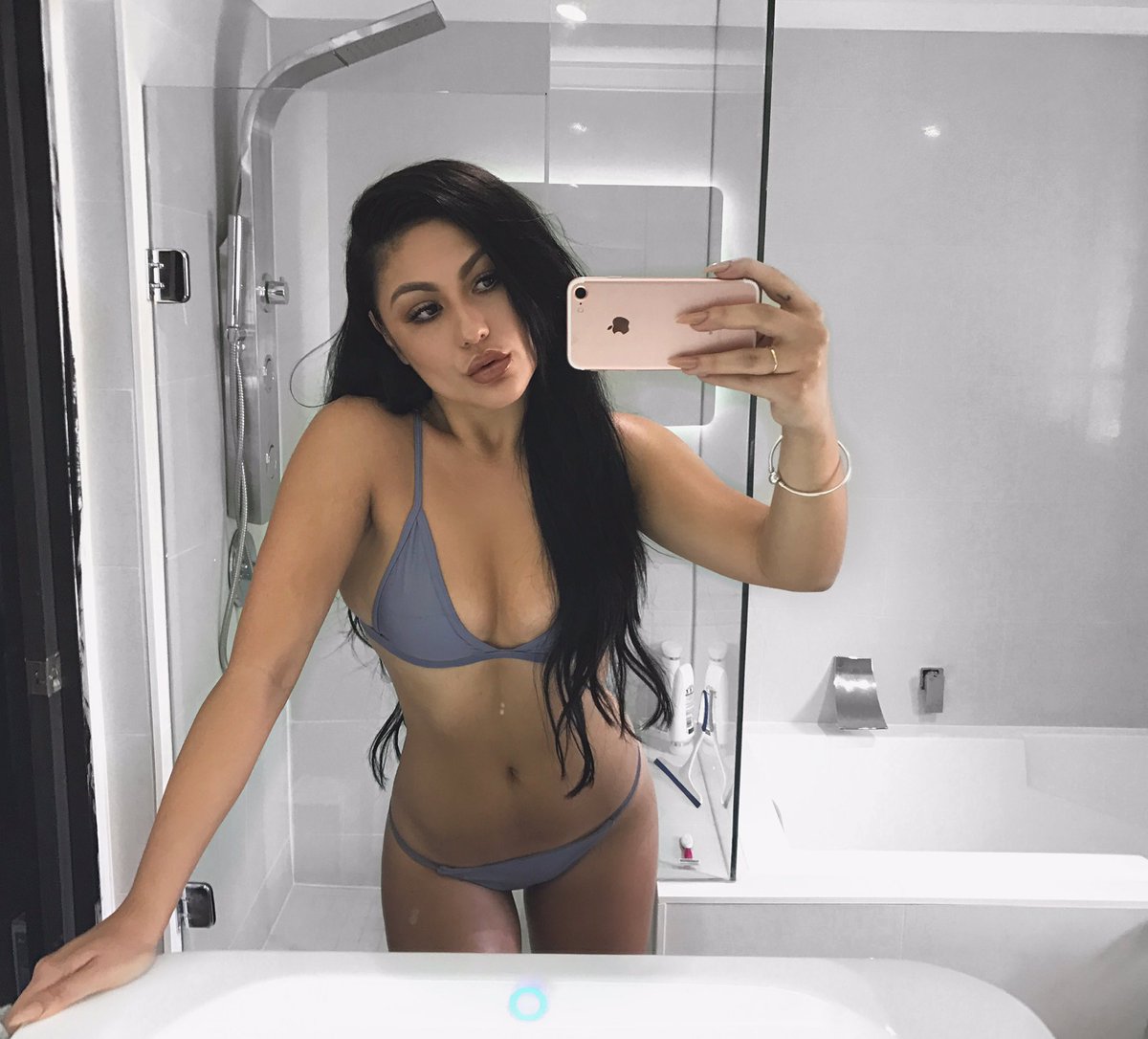 [Image: arenout.jpg]