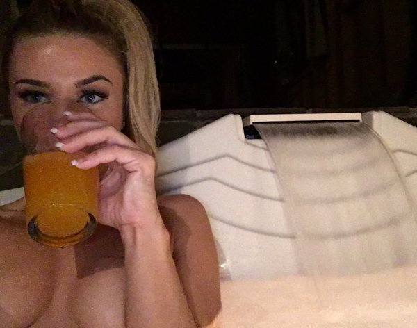 [Image: audrinastweets_11.jpg]