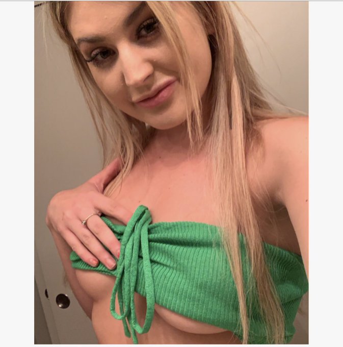 [Image: avaryxxx.jpeg]