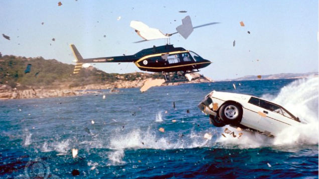 [Image: bond-esprit-submarine_2.jpg]