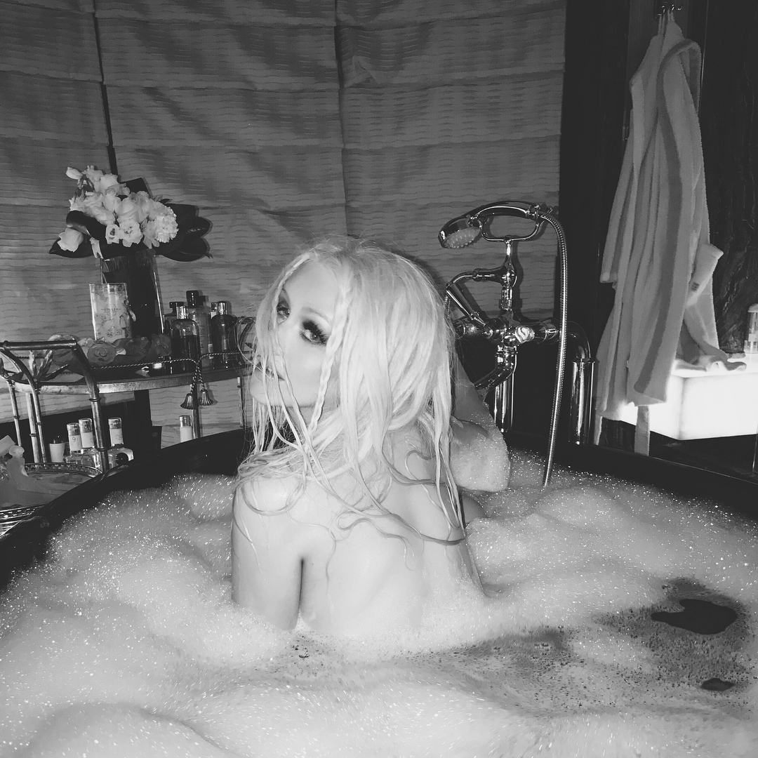 [Image: christina-aguilera-nude_2.jpg]