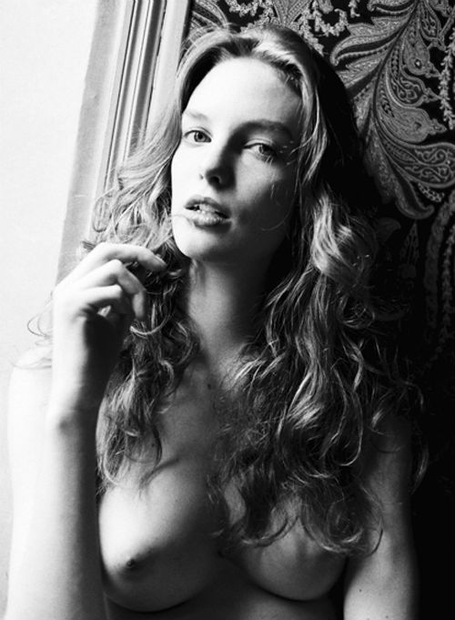 [Image: clara-settje-topless_4.jpg]