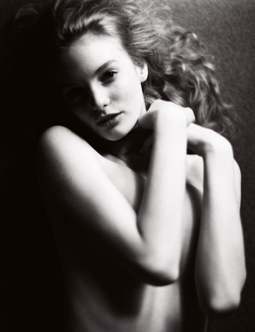 [Image: clara-settje-topless_7.jpg]