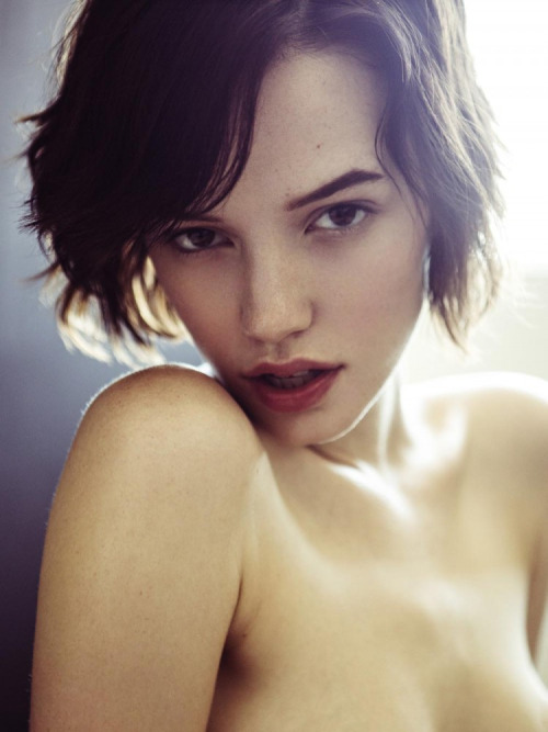 [Image: corrie-lejuwaan-topless-naked-nude_1.jpg]