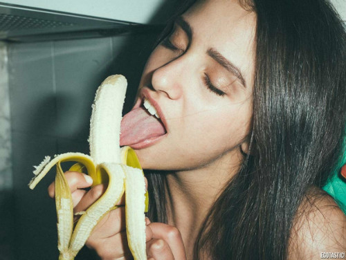 [Image: debora-omassi-topless-naked-nude_6.jpg]