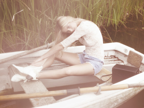 [Image: elyse-taylor-topless-naked-nude.jpg]