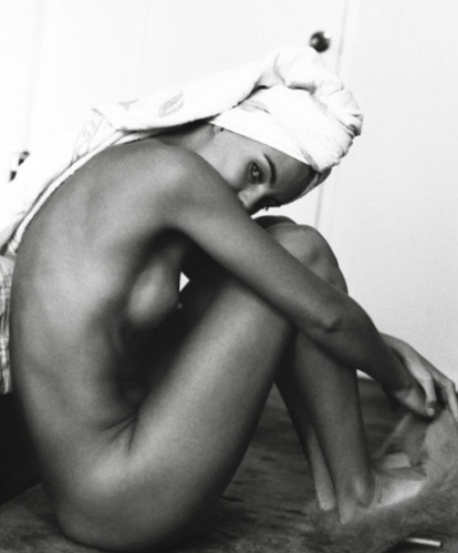 [Image: elyse-taylor-topless-naked-nude_14.jpg]