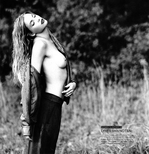 [Image: elyse-taylor-topless-naked-nude_6.jpg]