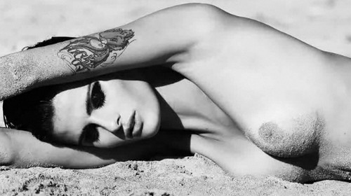 [Image: isabeli-fontana-topless-naked-nude_2.jpg]