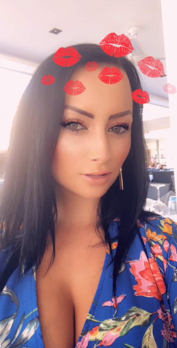 [Image: kellismithmodel_4.jpg]