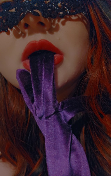 LucinderLush jessica rabbit gloves