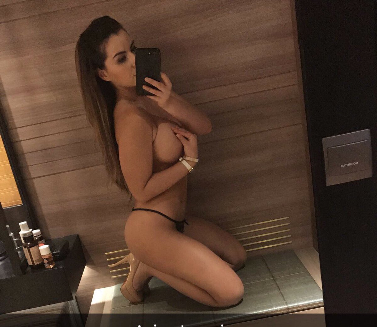 [Image: missninamilano_6.jpg]