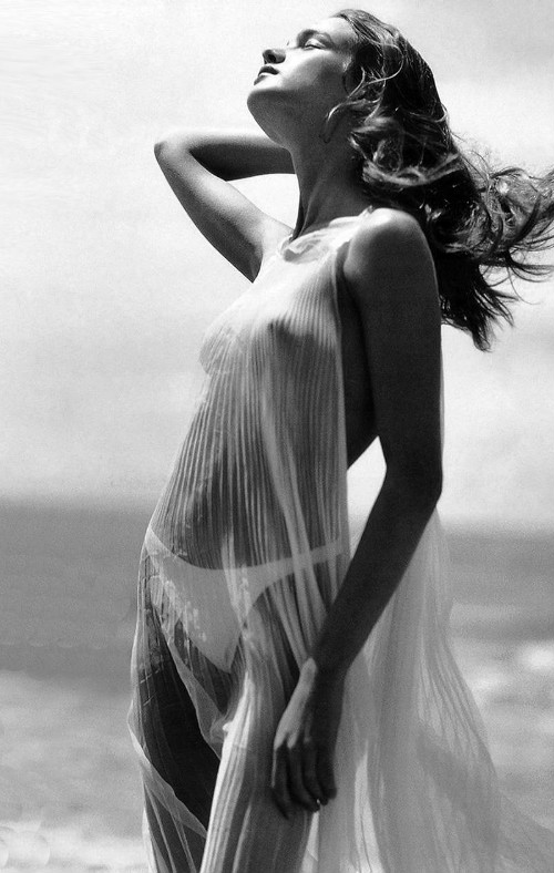 [Image: natalia-vodianova-topless-naked-nude_12.jpg]