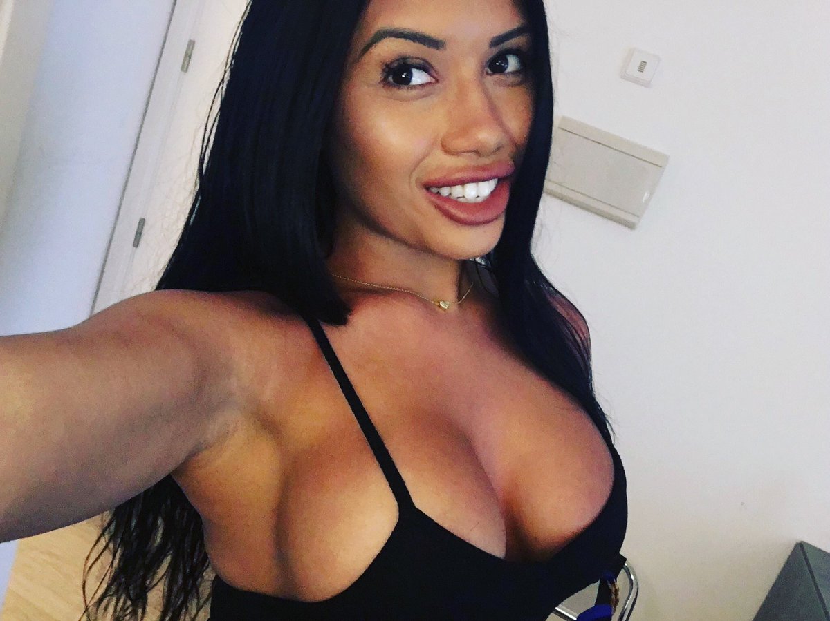 [Image: nicolesnowxo_11.jpg]