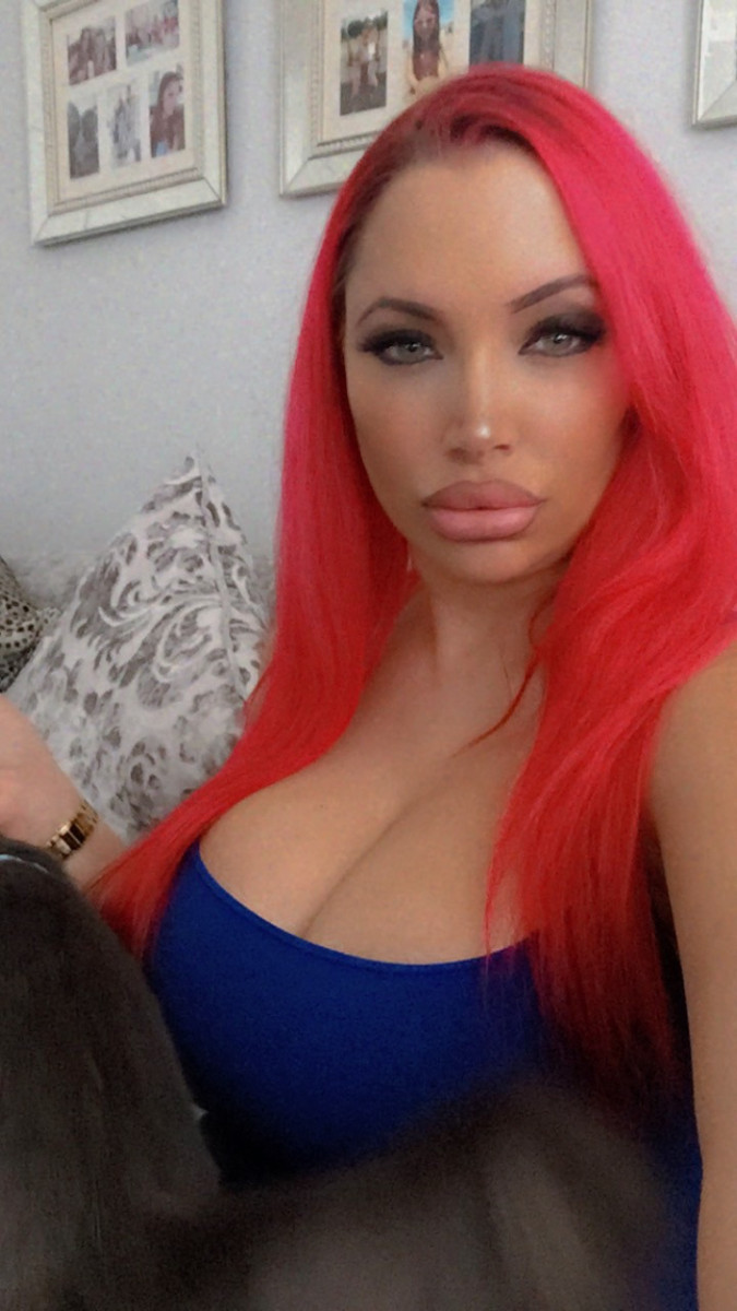 Porcha Sins big tits selfie