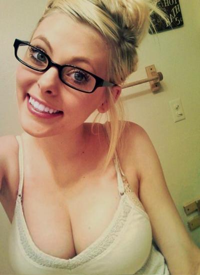 [Image: sexy-selfies-07-april_10.jpg]