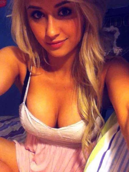 [Image: sexy-selfies-12-jan_16.jpg]