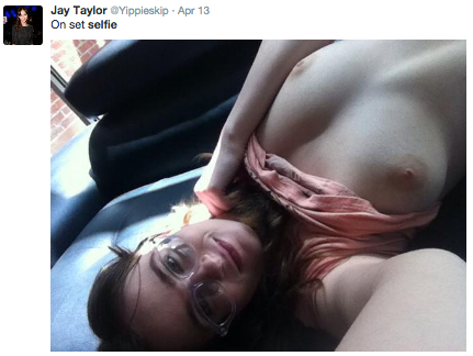 [Image: sexy-selfies-21-april_12.png]