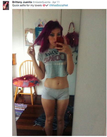 [Image: sexy-selfies-21-april_25.png]